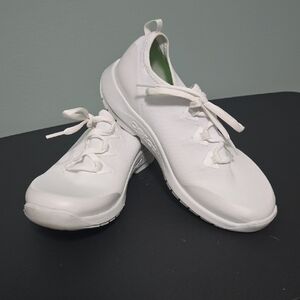 OOFOS Women's White Sport Shoes *Read Description For Important Information*
